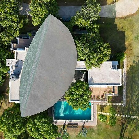 The Leaf By Stayvista - An Enchanting Escape Offering A Pool, Terrace, Lush Lawn, Contemporary Interiors, And Indoor Games 알리바그 외부 사진