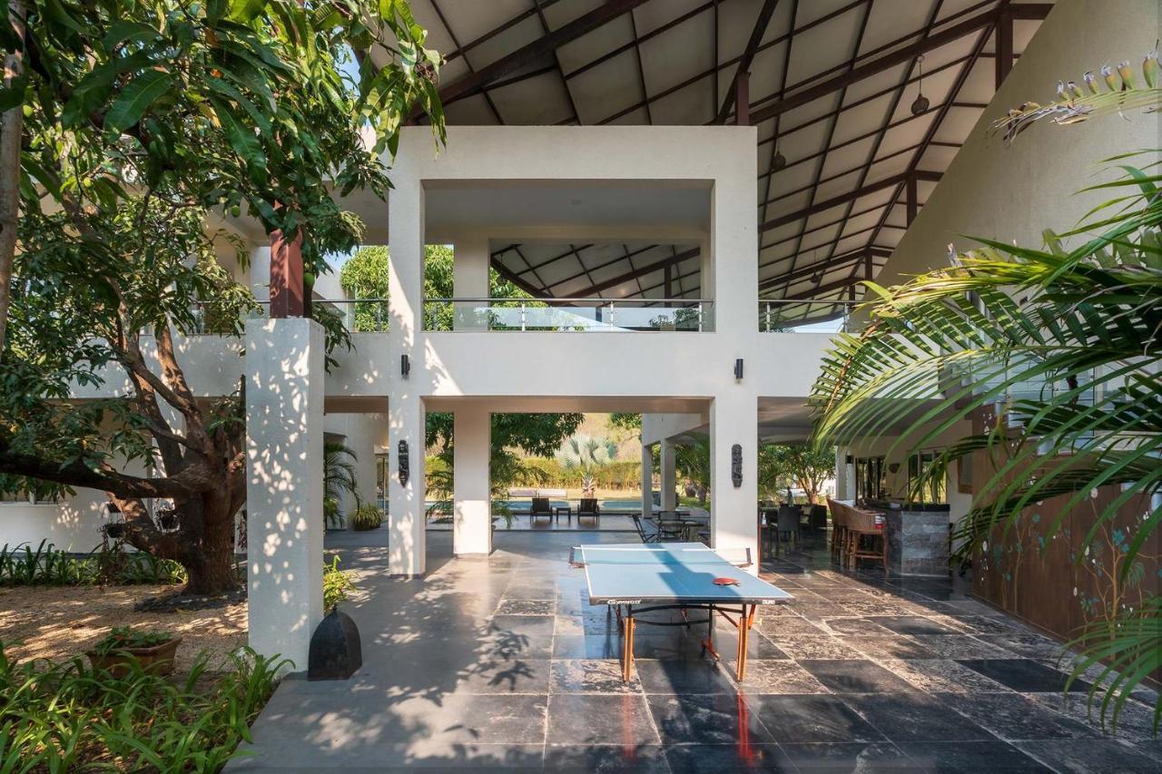 The Leaf By Stayvista - An Enchanting Escape Offering A Pool, Terrace, Lush Lawn, Contemporary Interiors, And Indoor Games 알리바그 외부 사진