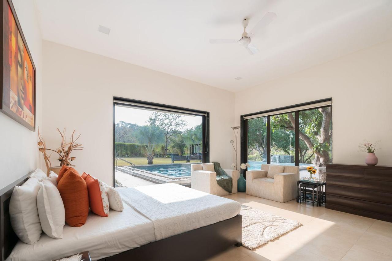 The Leaf By Stayvista - An Enchanting Escape Offering A Pool, Terrace, Lush Lawn, Contemporary Interiors, And Indoor Games 알리바그 외부 사진