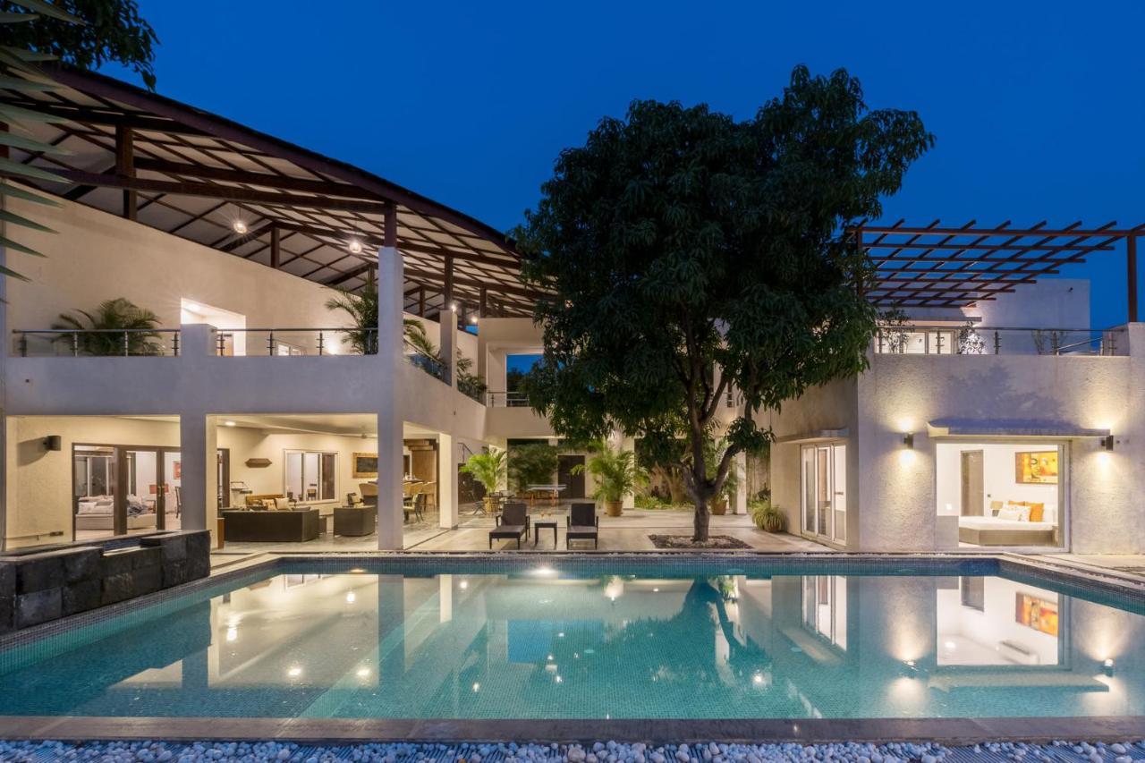 The Leaf By Stayvista - An Enchanting Escape Offering A Pool, Terrace, Lush Lawn, Contemporary Interiors, And Indoor Games 알리바그 외부 사진