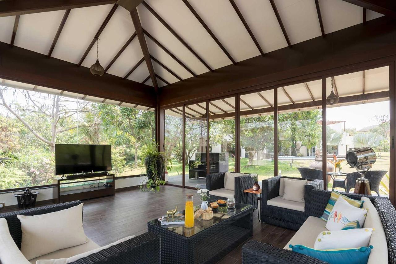 The Leaf By Stayvista - An Enchanting Escape Offering A Pool, Terrace, Lush Lawn, Contemporary Interiors, And Indoor Games 알리바그 외부 사진
