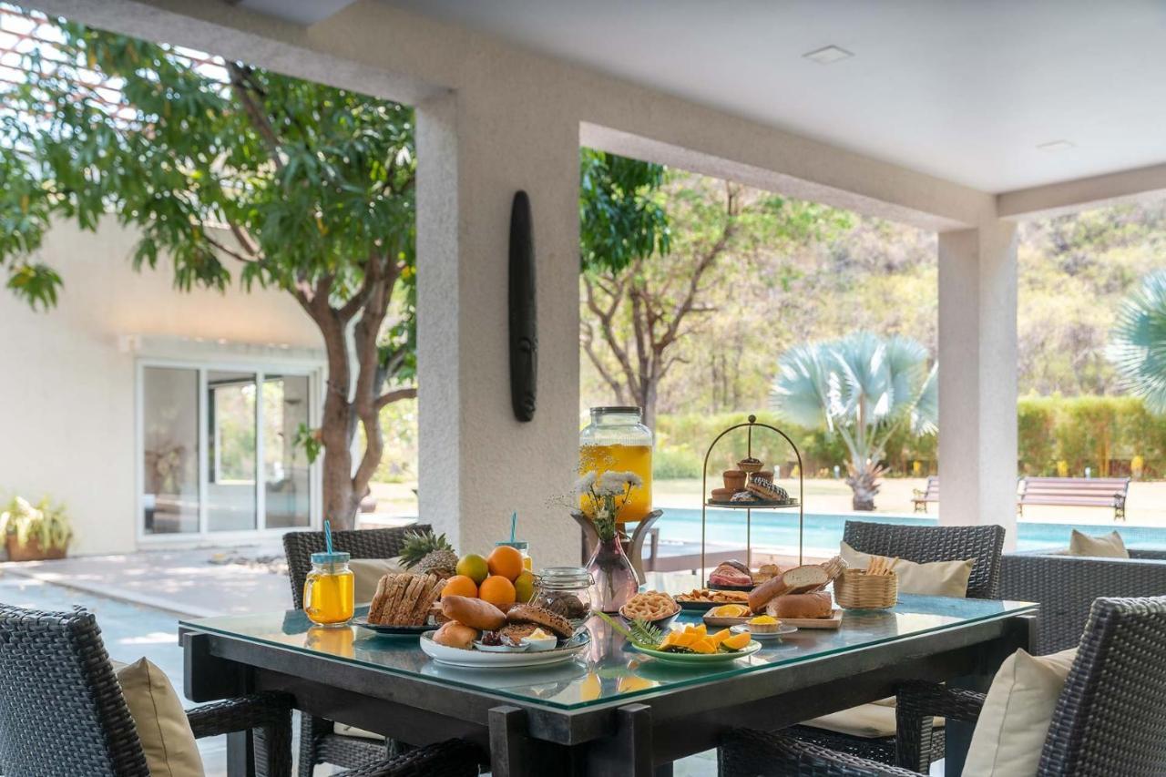 The Leaf By Stayvista - An Enchanting Escape Offering A Pool, Terrace, Lush Lawn, Contemporary Interiors, And Indoor Games 알리바그 외부 사진