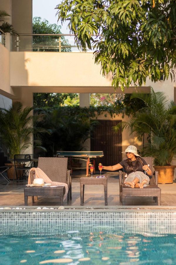 The Leaf By Stayvista - An Enchanting Escape Offering A Pool, Terrace, Lush Lawn, Contemporary Interiors, And Indoor Games 알리바그 외부 사진