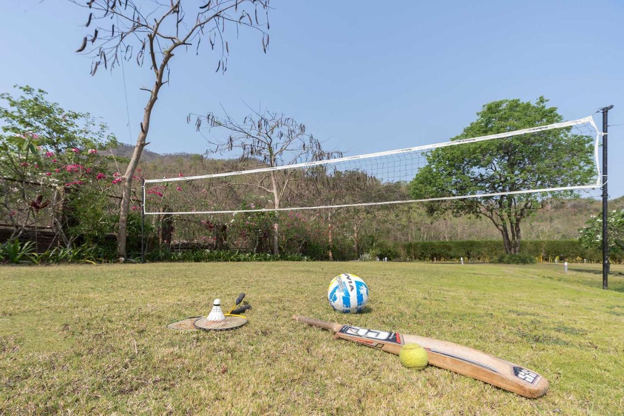 The Leaf By Stayvista - An Enchanting Escape Offering A Pool, Terrace, Lush Lawn, Contemporary Interiors, And Indoor Games 알리바그 외부 사진