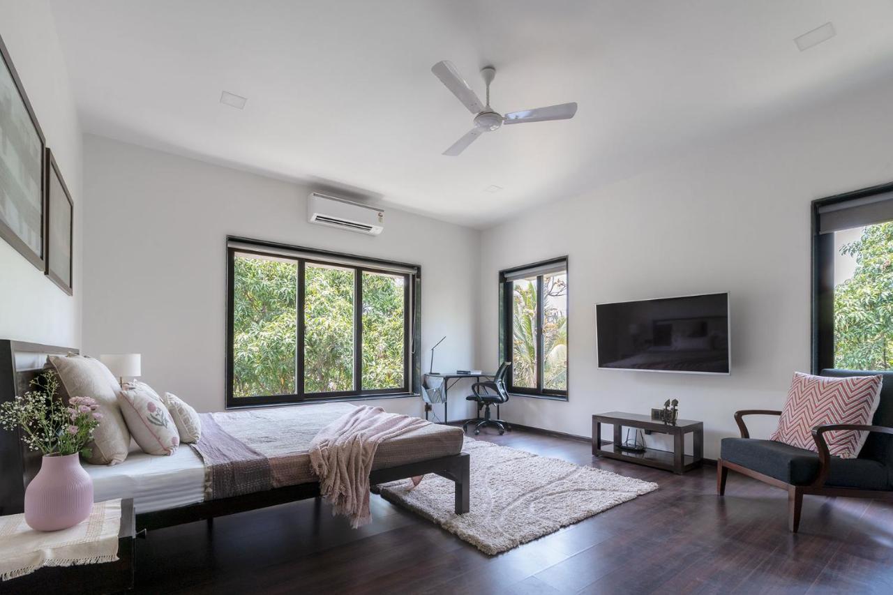 The Leaf By Stayvista - An Enchanting Escape Offering A Pool, Terrace, Lush Lawn, Contemporary Interiors, And Indoor Games 알리바그 외부 사진