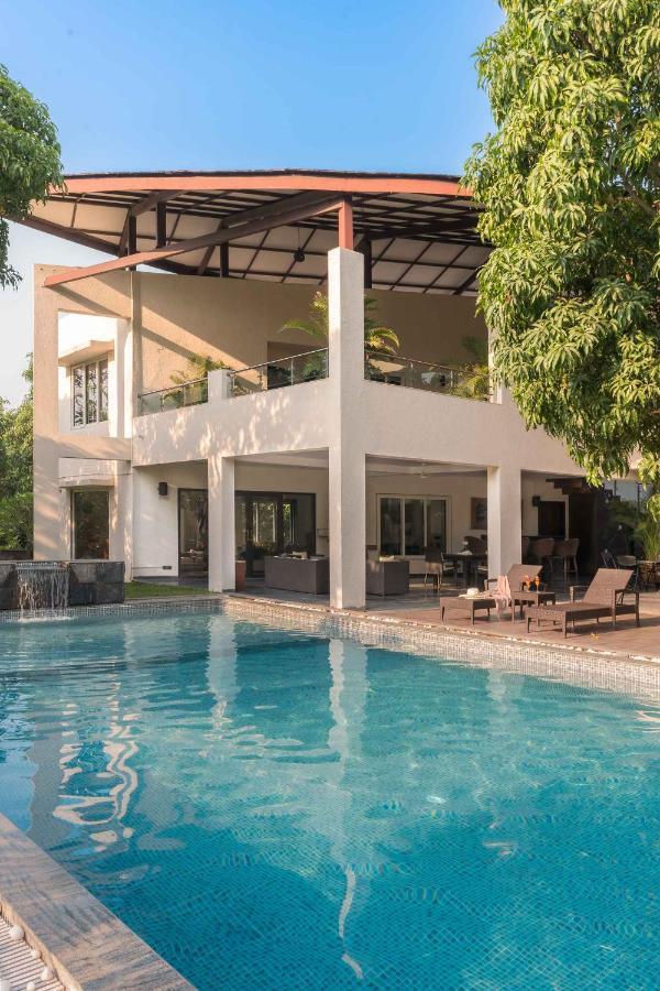 The Leaf By Stayvista - An Enchanting Escape Offering A Pool, Terrace, Lush Lawn, Contemporary Interiors, And Indoor Games 알리바그 외부 사진