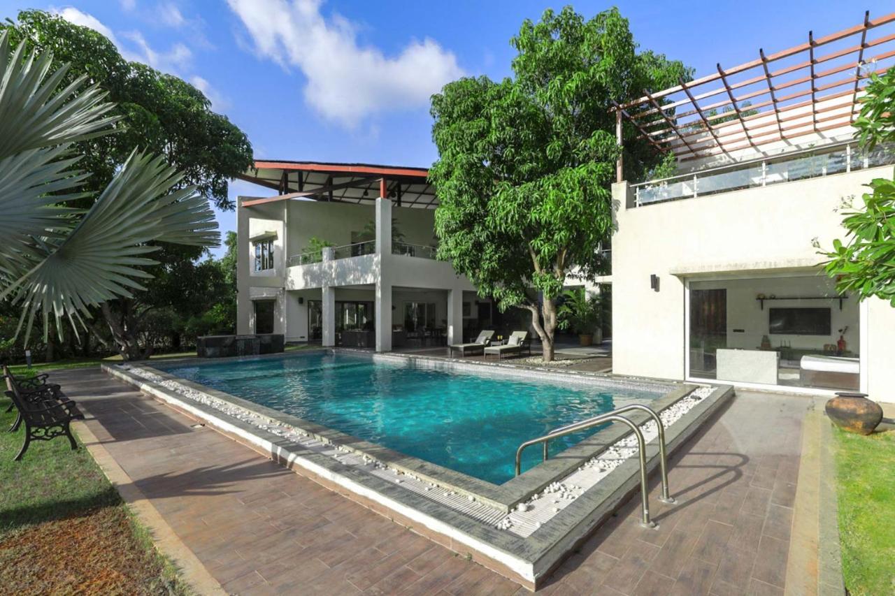 The Leaf By Stayvista - An Enchanting Escape Offering A Pool, Terrace, Lush Lawn, Contemporary Interiors, And Indoor Games 알리바그 외부 사진